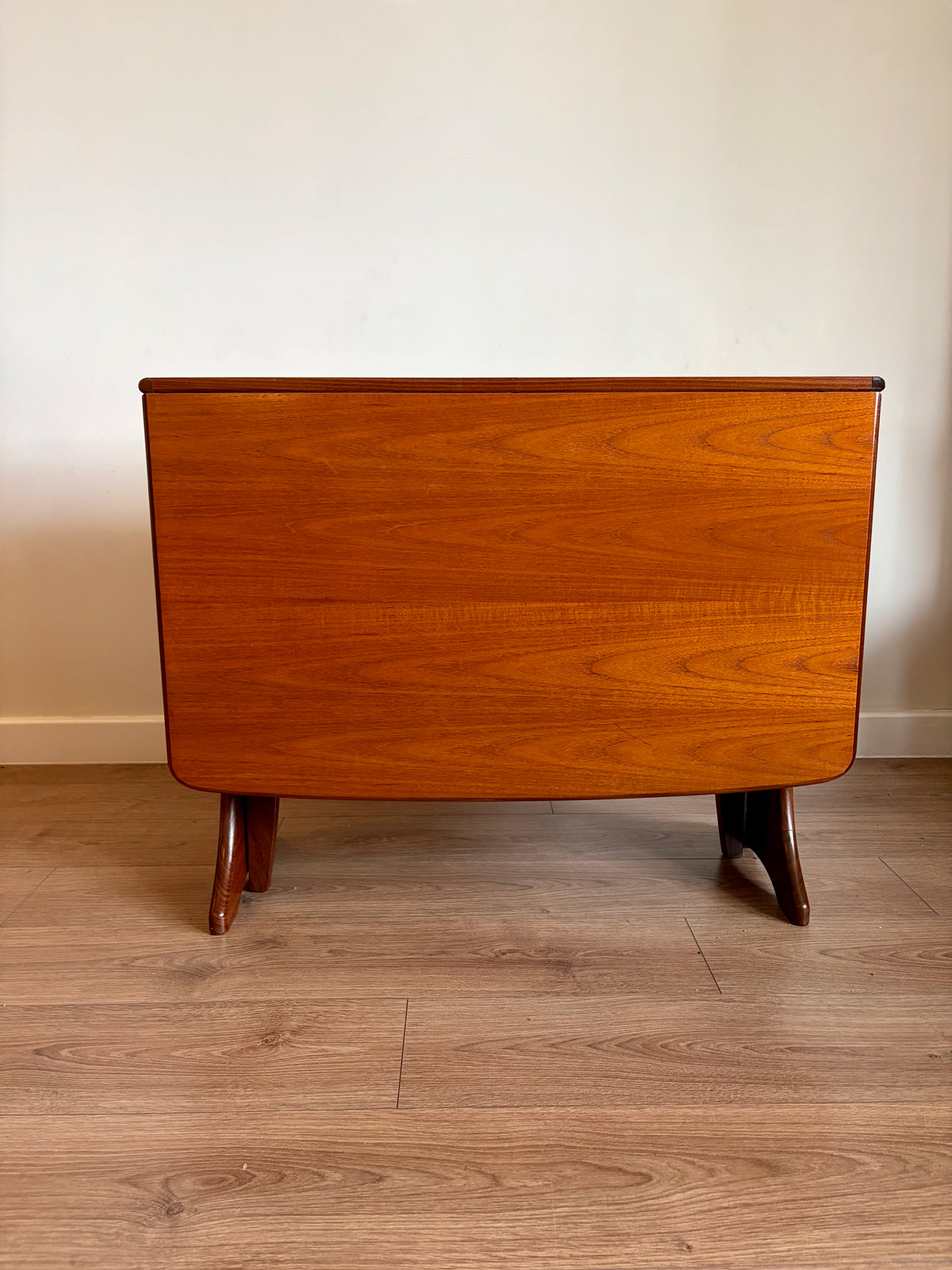 G-Plan Fresco Gate Leg Dining Table in Excellent Condition, Mid Century Modern Refurbished