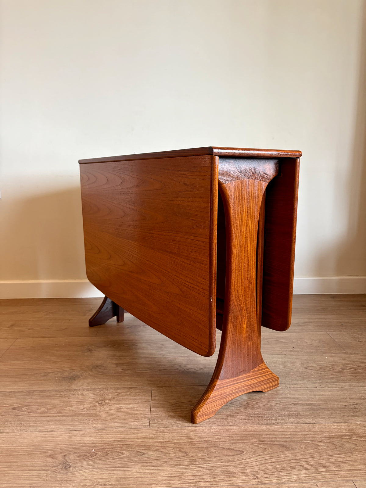 G-Plan Fresco Gate Leg Dining Table in Excellent Condition, Mid Century Modern Refurbished