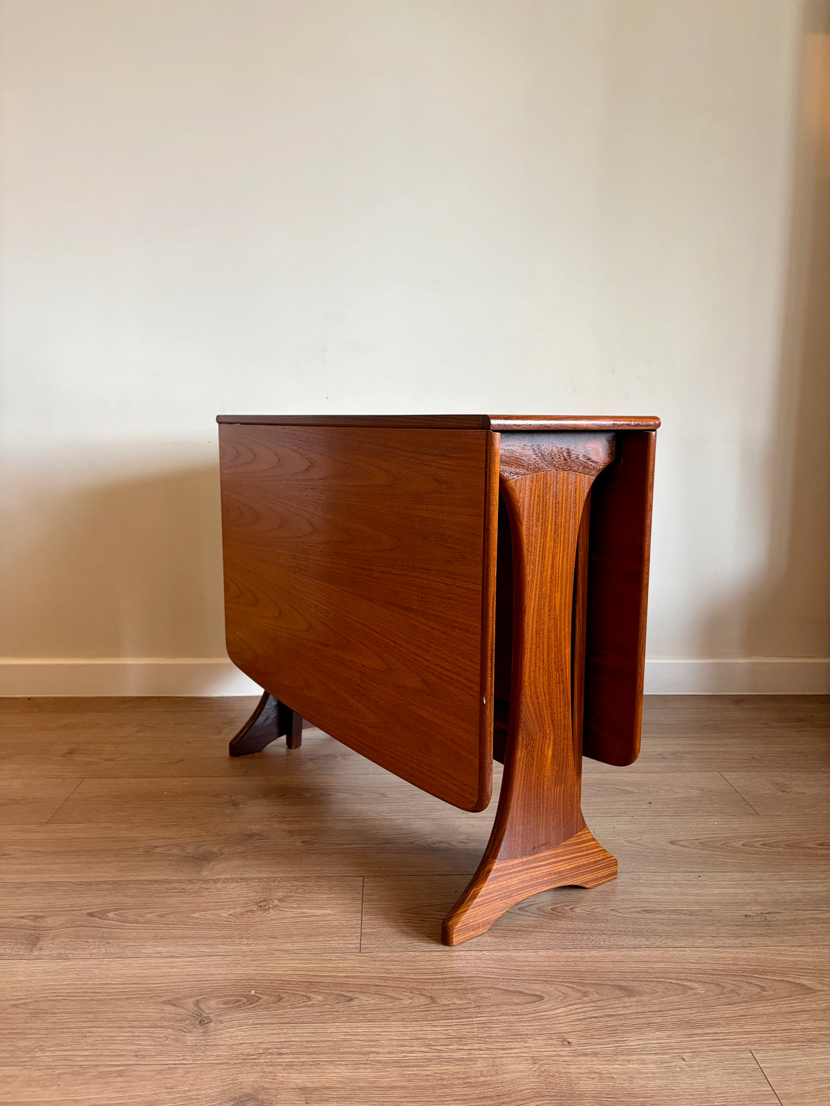 G-Plan Fresco Gate Leg Dining Table in Excellent Condition, Mid Century Modern Refurbished