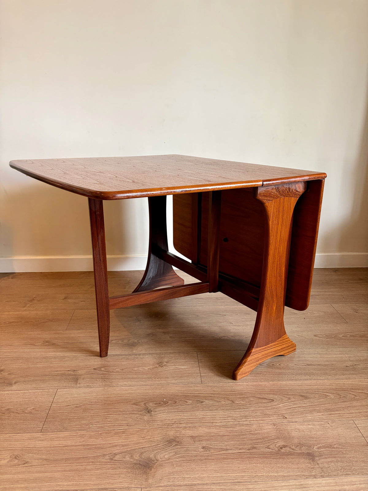 G-Plan Fresco Gate Leg Dining Table in Excellent Condition, Mid Century Modern Refurbished