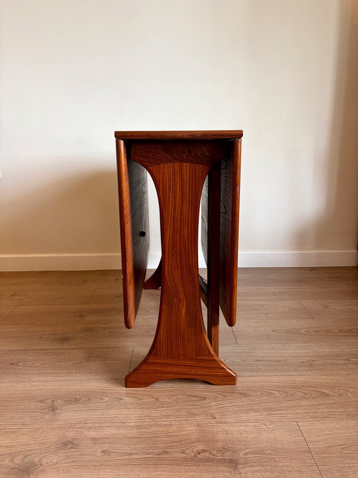 G-Plan Fresco Gate Leg Dining Table in Excellent Condition, Mid Century Modern Refurbished