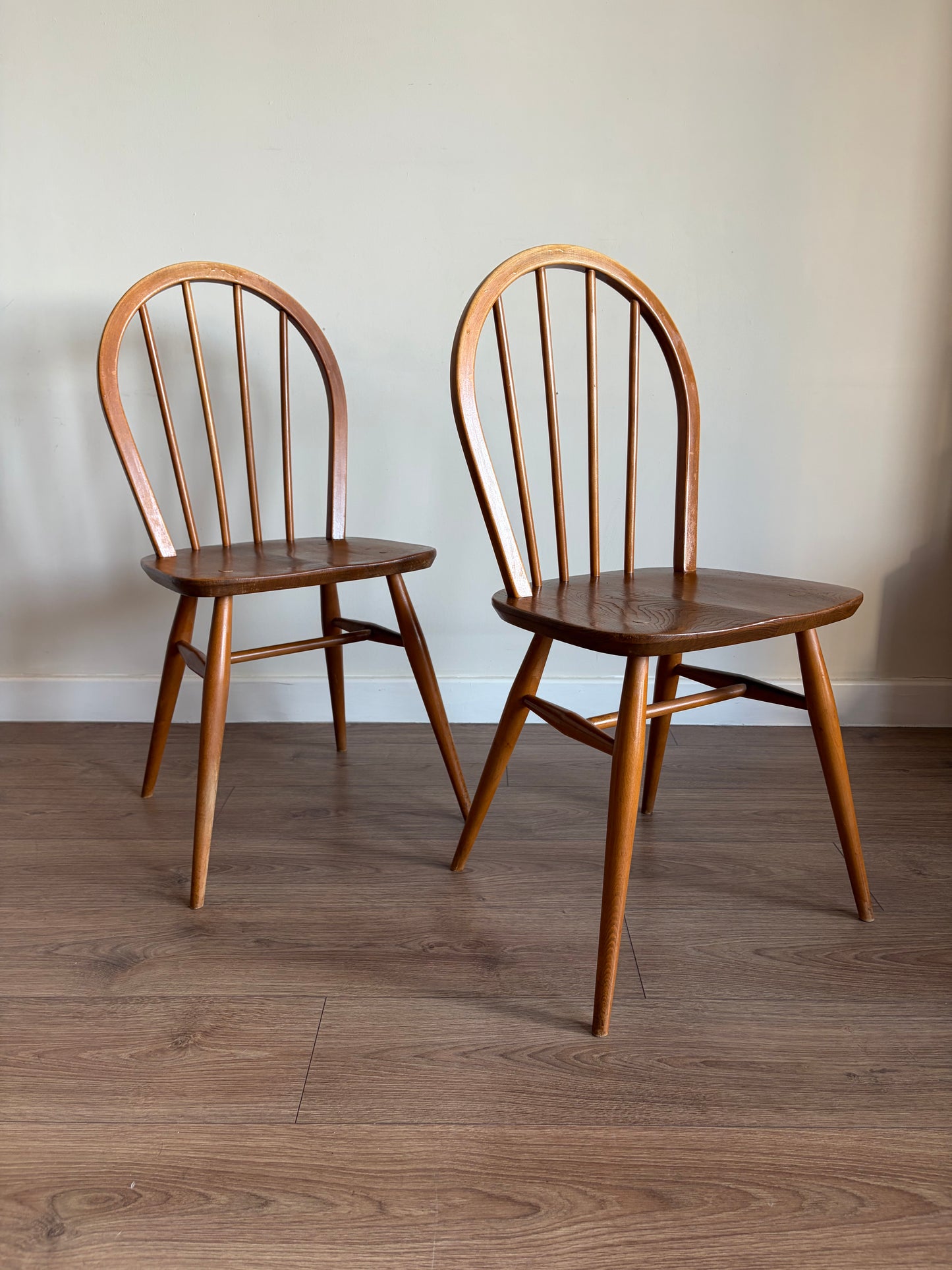 Four Ercol 400 Windsor Dining Chairs Excellent Condition Mid-Century Refurbished - Excellent Condition